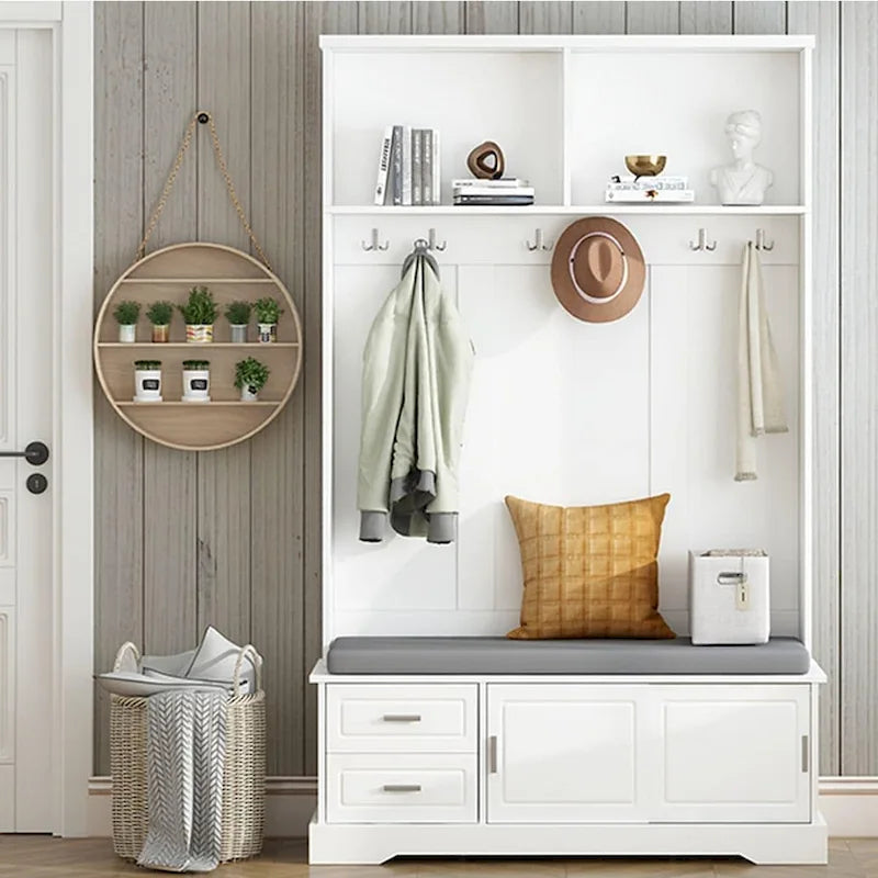 Porte-manteau avec banc à porte coulissante, coussin, poignée argentée, et armoire de rangement