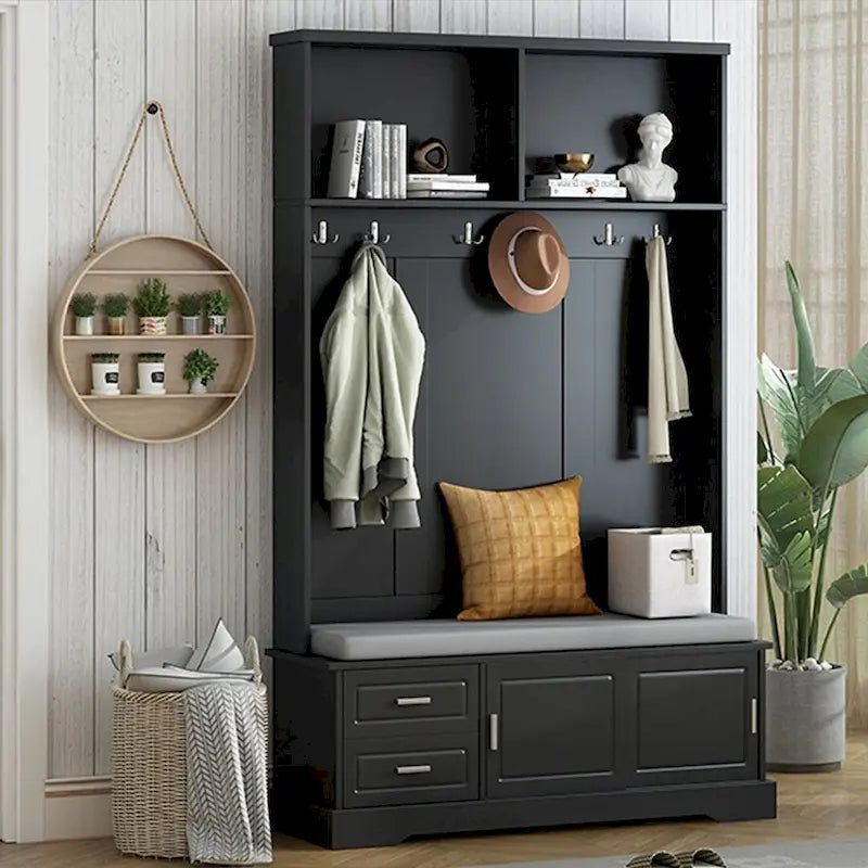 Porte-manteau avec banc à porte coulissante, coussin, poignée argentée, et armoire de rangement