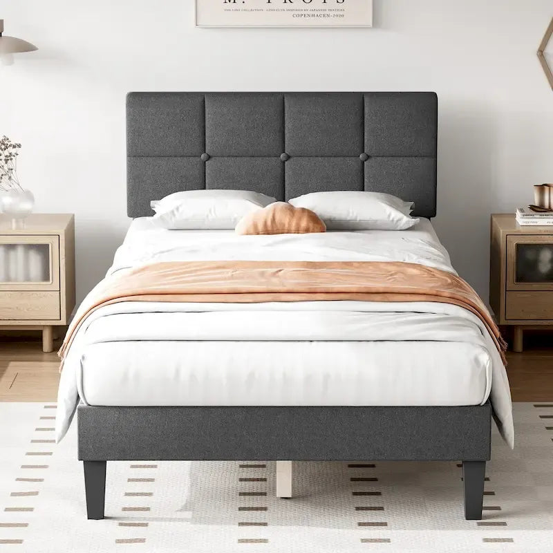 Lit plateforme en lin gris foncé, format grand lit, avec tête de lit réglable et support de lattes en bois massif