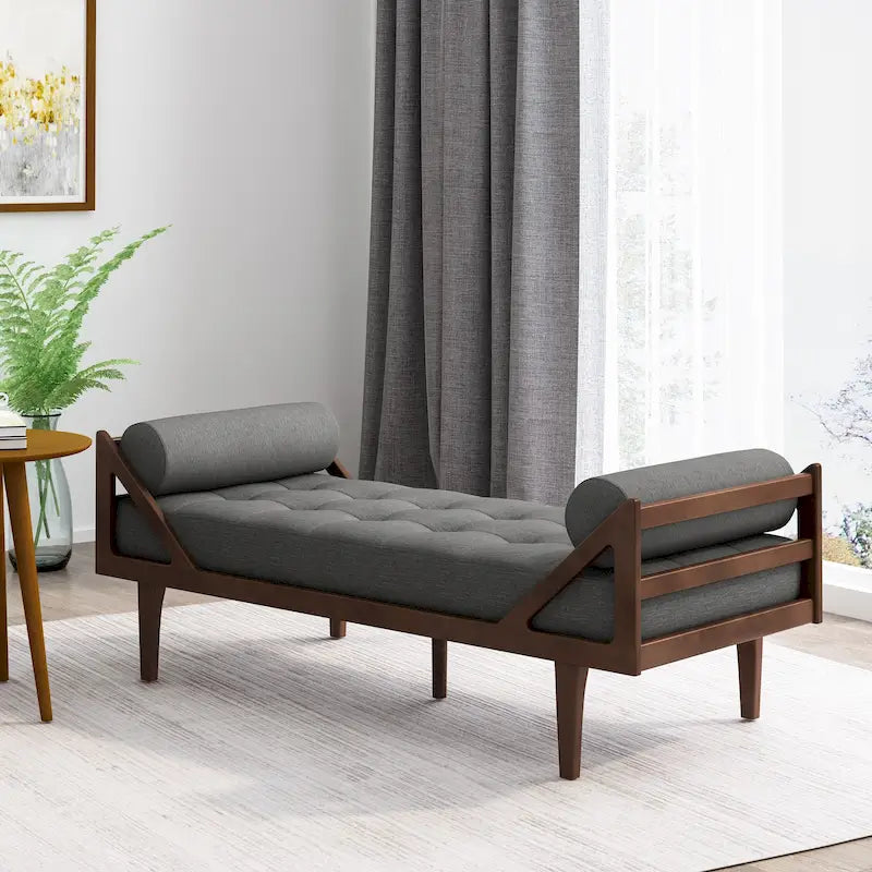 Chaise longue capitonnée moderne 65 en charbon de bois avec design en bois courbé et coussins décoratifs cylindriques
