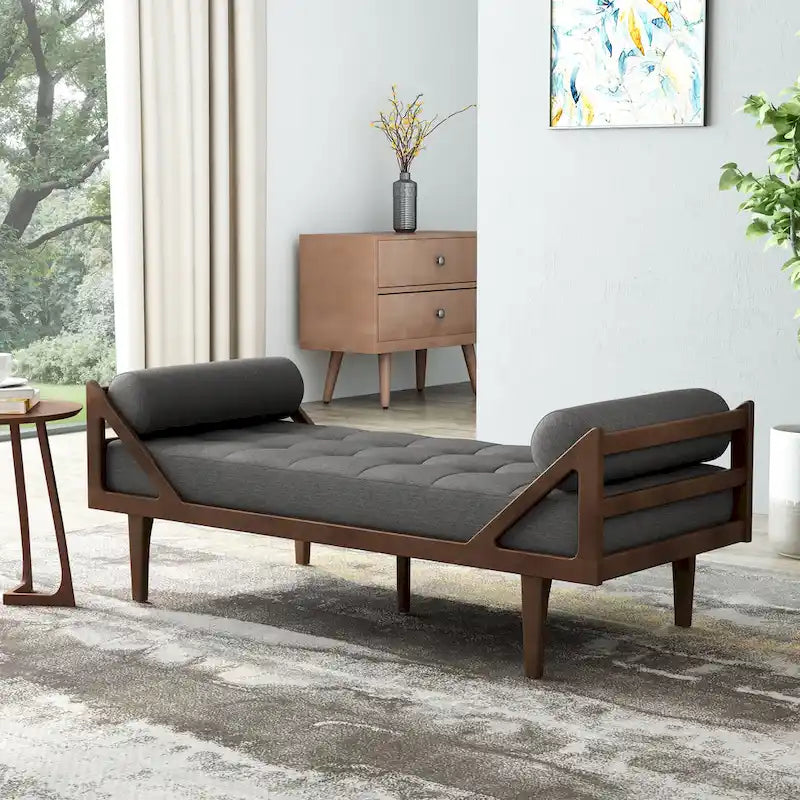 Chaise longue capitonnée moderne 65 en charbon de bois avec design en bois courbé et coussins décoratifs cylindriques