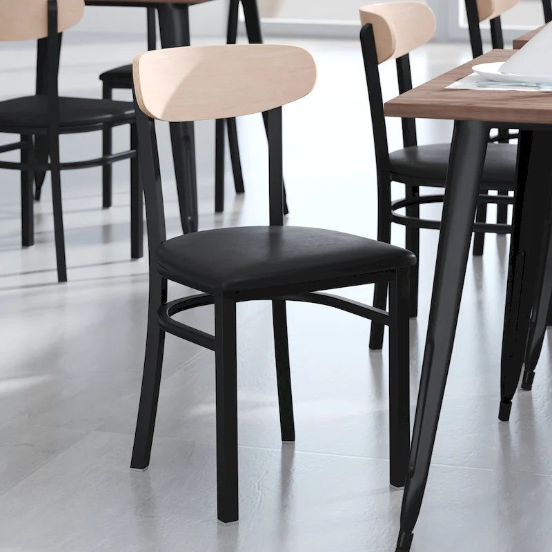Chaise de salle à manger commerciale en métal avec assise en bois et dossier boomerang