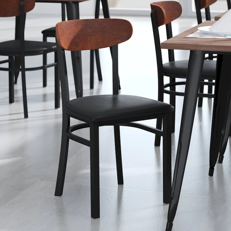 Chaise de salle à manger commerciale en métal avec assise en bois et dossier boomerang