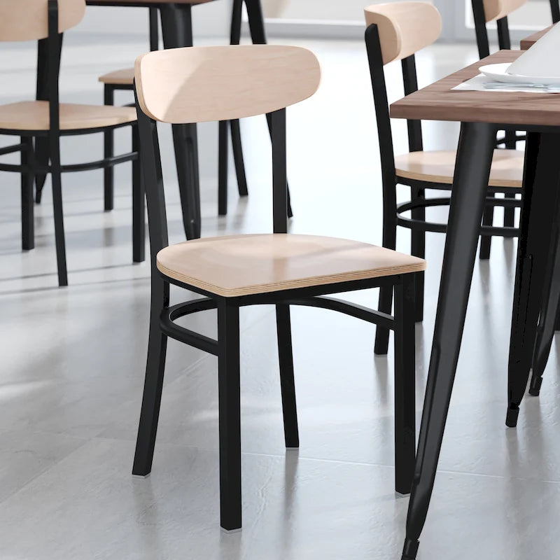 Chaise de salle à manger commerciale en métal avec assise en bois et dossier boomerang