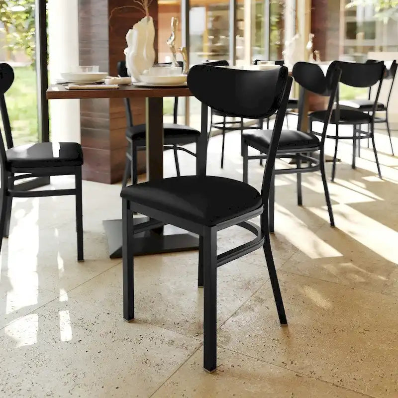 Chaise de salle à manger commerciale en métal avec assise en bois et dossier boomerang