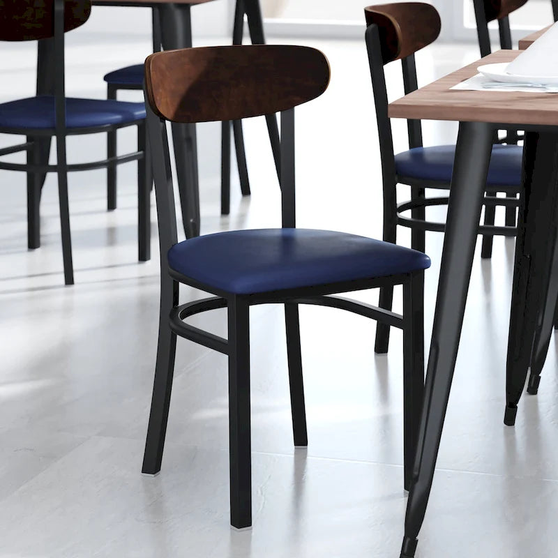 Chaise de salle à manger commerciale en métal avec assise en bois et dossier boomerang