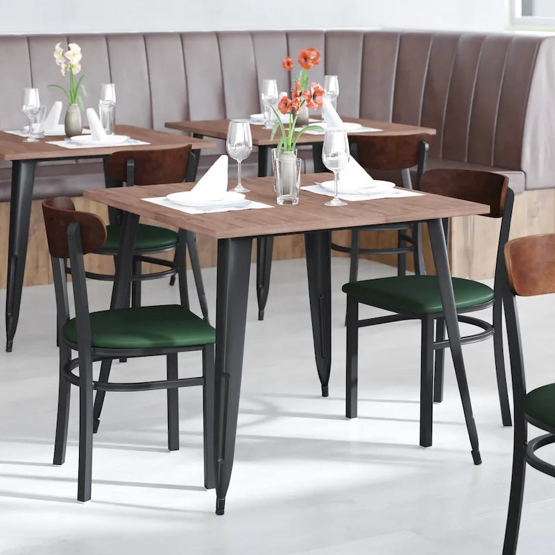 Chaise de salle à manger commerciale en métal avec assise en bois et dossier boomerang